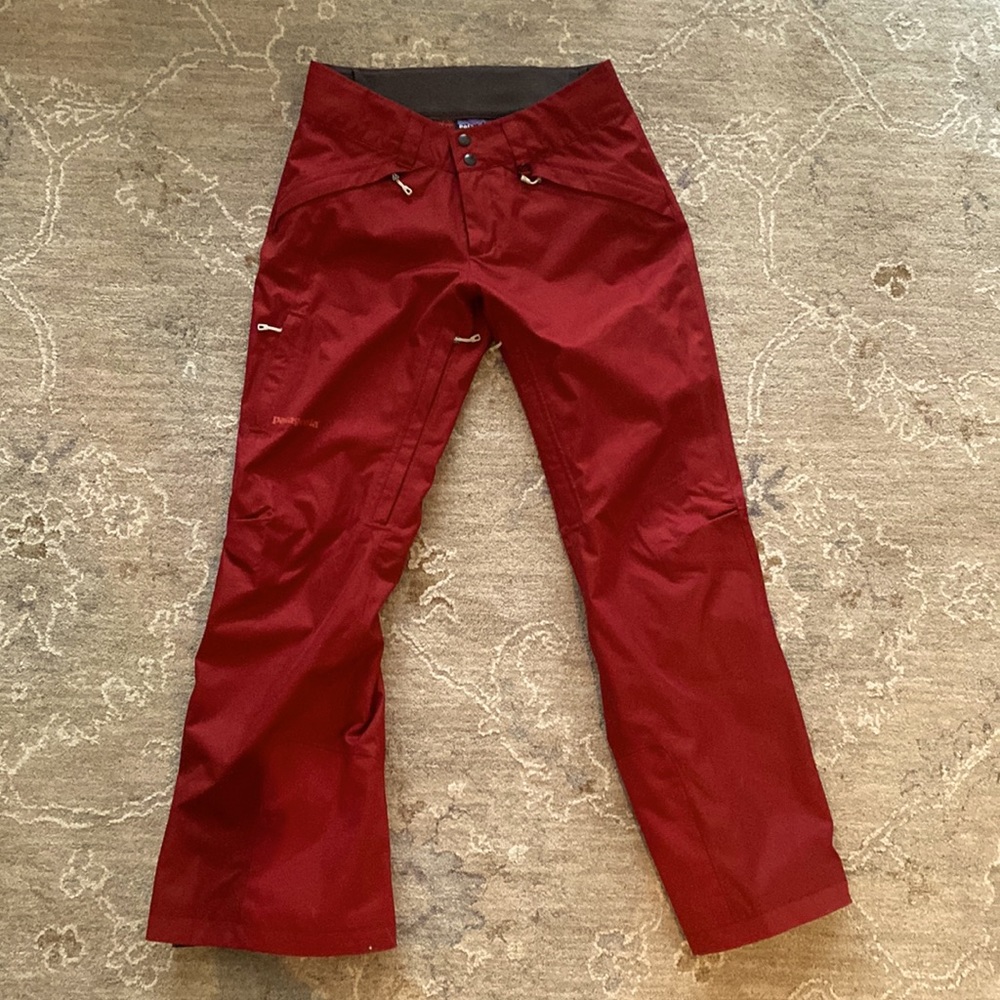 Women’s Patagonia medium deep red ski and snowboard pants